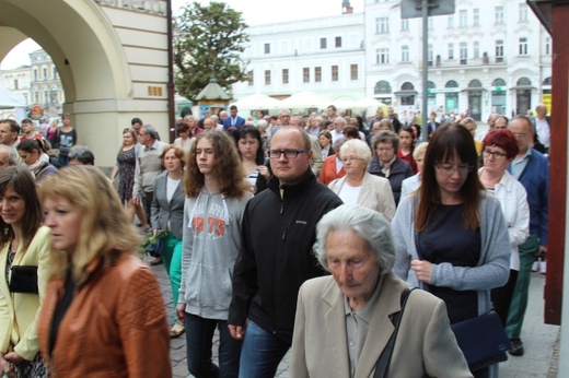 Procesja Bożego Ciała w parafii św. Marii Magdaleny w Cieszynie