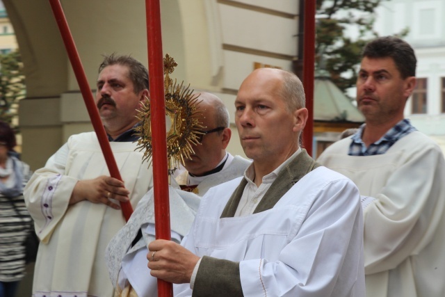 Procesja Bożego Ciała w parafii św. Marii Magdaleny w Cieszynie