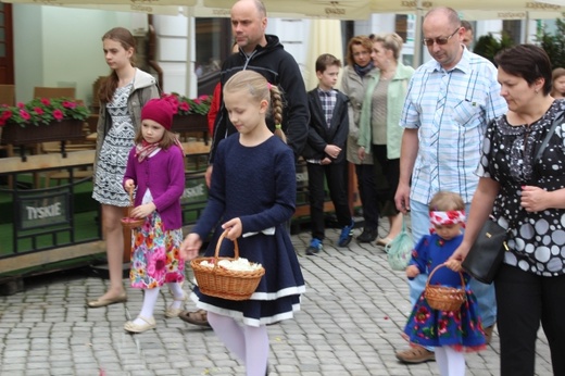 Procesja Bożego Ciała w parafii św. Marii Magdaleny w Cieszynie