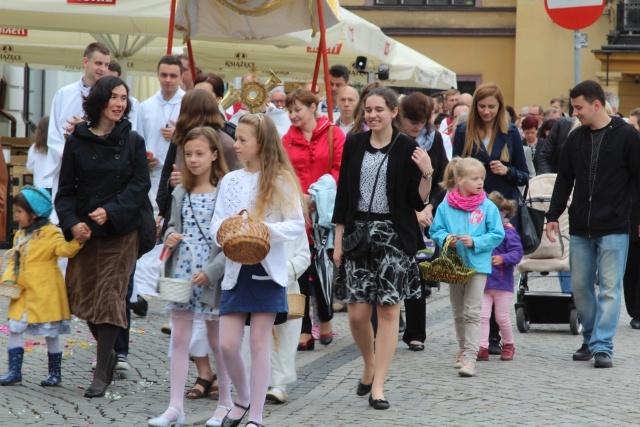 Procesja Bożego Ciała w parafii św. Marii Magdaleny w Cieszynie