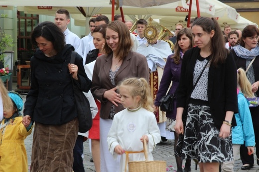 Procesja Bożego Ciała w parafii św. Marii Magdaleny w Cieszynie
