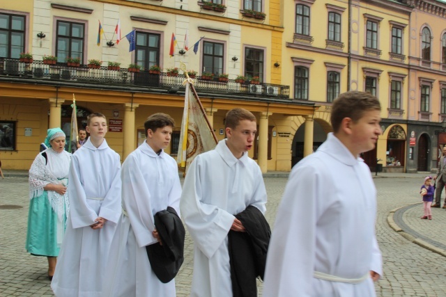 Procesja Bożego Ciała w parafii św. Marii Magdaleny w Cieszynie