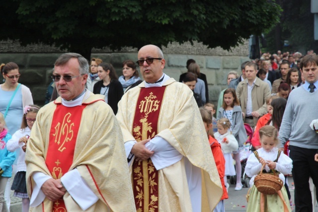 Procesja Bożego Ciała w parafii św. Marii Magdaleny w Cieszynie