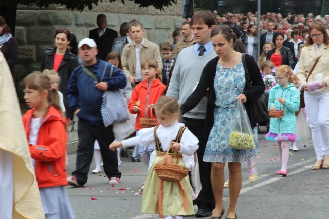 Procesja Bożego Ciała w parafii św. Marii Magdaleny w Cieszynie