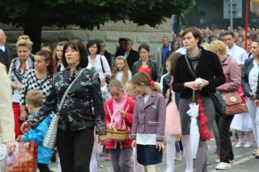 Procesja Bożego Ciała w parafii św. Marii Magdaleny w Cieszynie