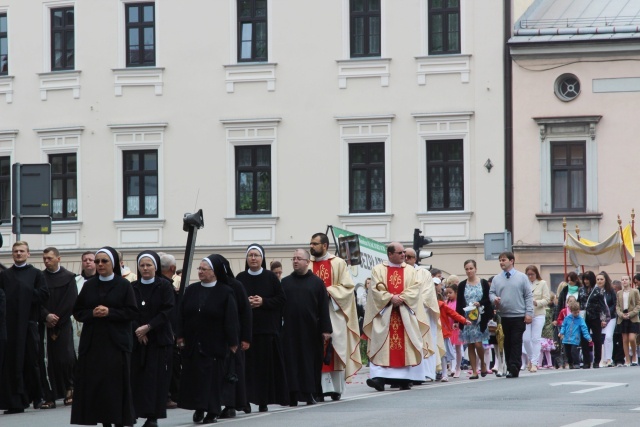 Procesja Bożego Ciała w parafii św. Marii Magdaleny w Cieszynie