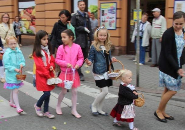 Procesja Bożego Ciała w parafii św. Marii Magdaleny w Cieszynie