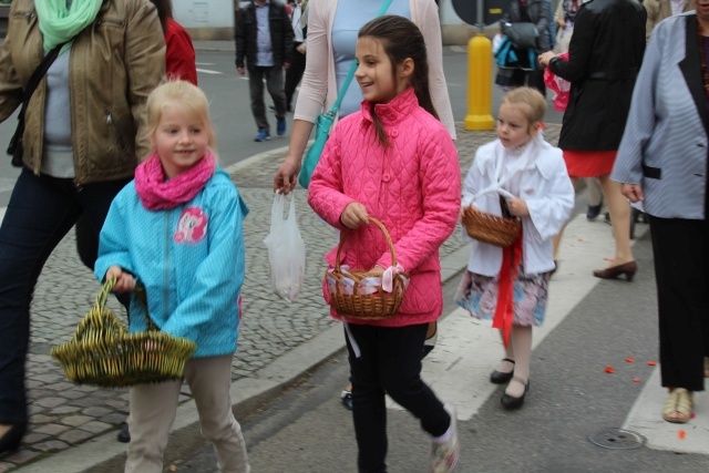 Procesja Bożego Ciała w parafii św. Marii Magdaleny w Cieszynie