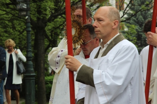 Procesja Bożego Ciała w parafii św. Marii Magdaleny w Cieszynie