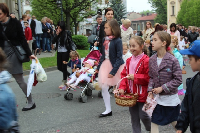 Procesja Bożego Ciała w parafii św. Marii Magdaleny w Cieszynie