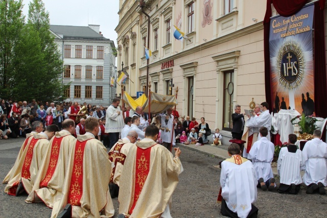 Procesja Bożego Ciała w parafii św. Marii Magdaleny w Cieszynie