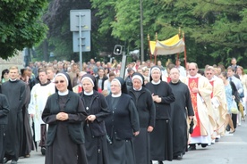 Procesja przeszła szlakiem domów zakonnych na terenie parafii