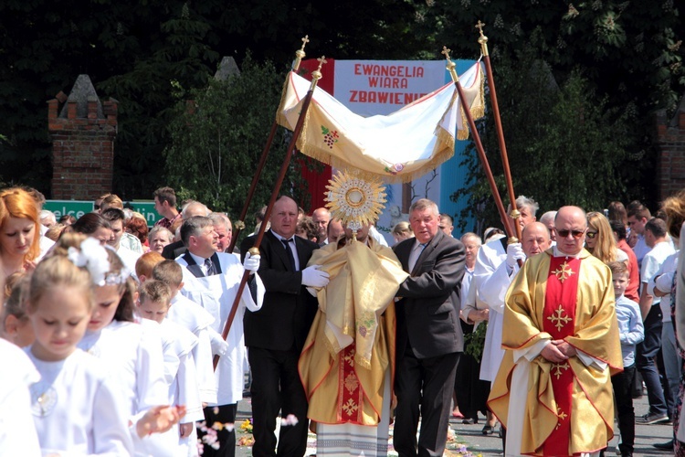 Procesja Bożego Ciała w Oporowie