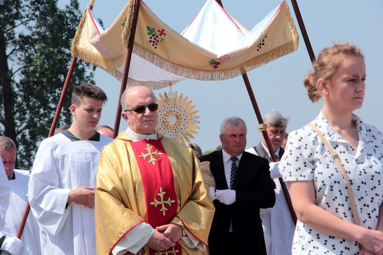 Procesja Bożego Ciała w Oporowie