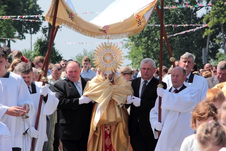 Procesja Bożego Ciała w Oporowie