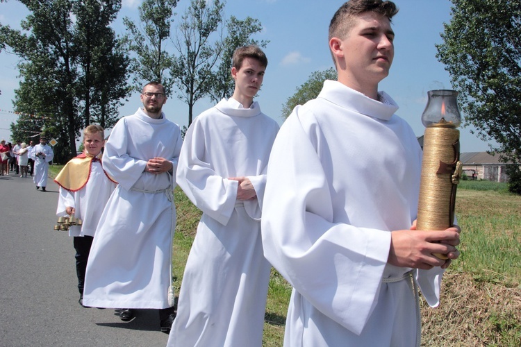 Procesja Bożego Ciała w Oporowie