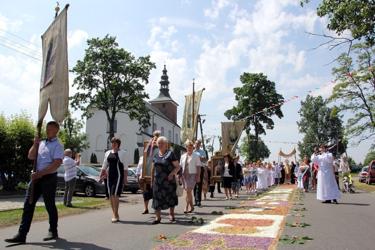 Procesja Bożego Ciała w Oporowie