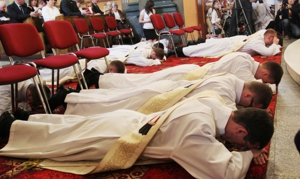 Święcenia kapłańskie otrzymało w tym roku 12 diakonów diecezji bielsko-żywieckiej