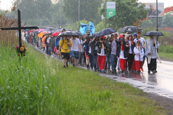 Pielgrzymka mężczyzn do MB Piekarskiej - cz. 1