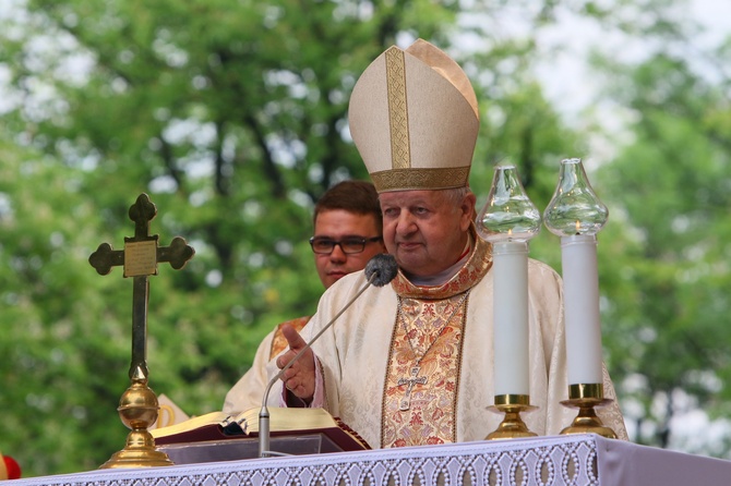 Pielgrzymka mężczyzn do MB Piekarskiej - cz. 2