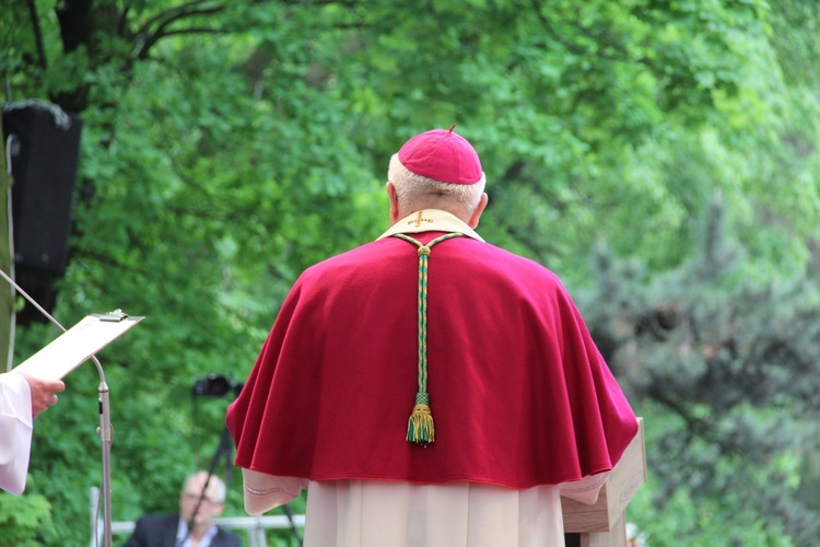 Nabożeństwo majowe na pielgrzymce w Piekarach Śląskich