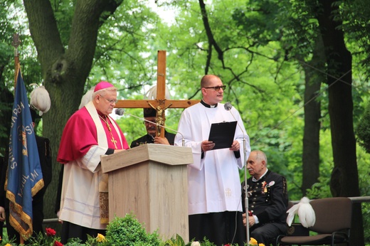 Nabożeństwo majowe na pielgrzymce w Piekarach Śląskich