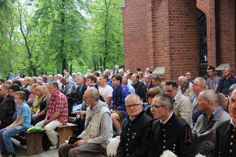 Nabożeństwo majowe na pielgrzymce w Piekarach Śląskich