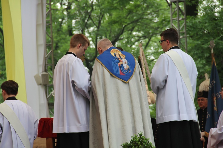 Nabożeństwo majowe na pielgrzymce w Piekarach Śląskich