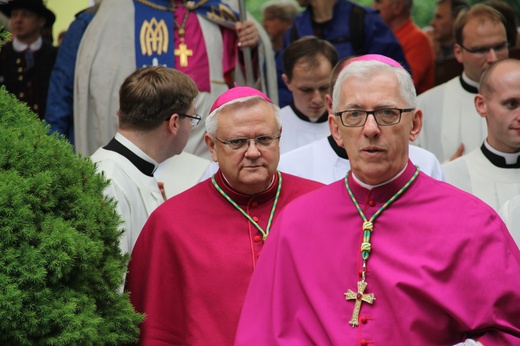 Nabożeństwo majowe na pielgrzymce w Piekarach Śląskich