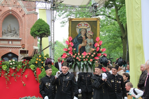 Nabożeństwo majowe na pielgrzymce w Piekarach Śląskich