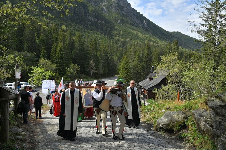 Z widokiem na góry