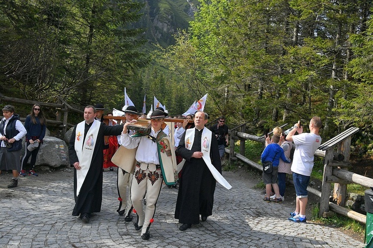 Z widokiem na góry