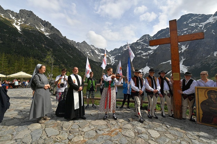 Z widokiem na góry