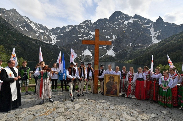 Z widokiem na góry