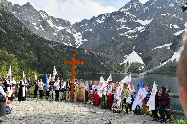 Z widokiem na góry