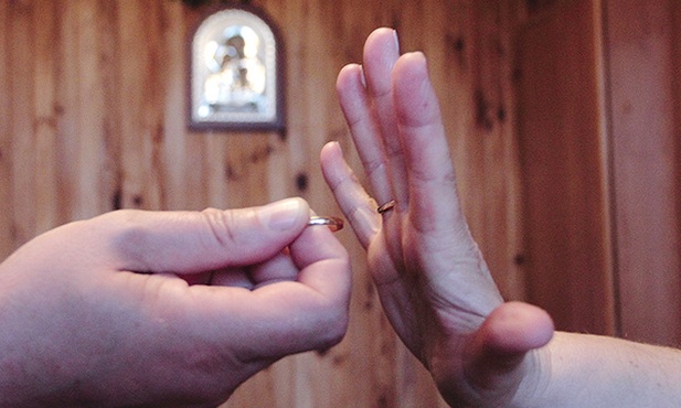 Członkowie wspólnoty „Sychar” podkreślają, że każde sakramentalne małżeństwo można uratować.