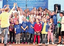 Wraz z zespołem  Deus Meus wystąpił chór złożony z dzieci  z parafialnych scholi.