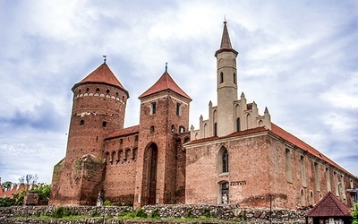 Zamek w Reszlu powstał w latach 1350–1401. Obecnie mieści się tam Muzeum Warmii i Mazur.