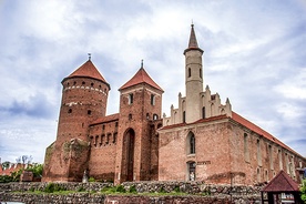 Zamek w Reszlu powstał w latach 1350–1401. Obecnie mieści się tam Muzeum Warmii i Mazur.