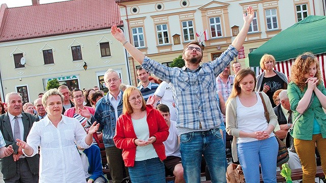 To emanacja radości wiary, która wciąga innych.