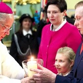 Jak podtrzymać płomień wiary i radości, który przyniosła nam Matka? Na zdjęciu: ntawiedzenie w parafii Strzygi.