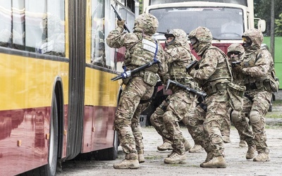 Odbili autobus z rąk terrorystów