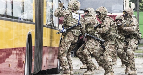 Odbili autobus z rąk terrorystów
