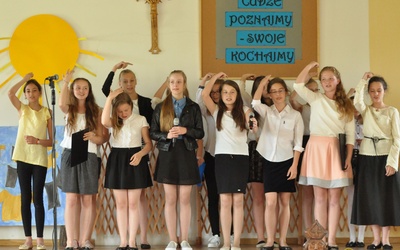 Występ uczniów szczepanowskiej szkoły