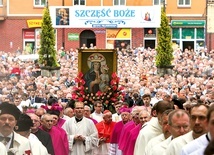 Kilkadziesiąt tysięcy mężczyzn, głównie ze Śląska, w ostatnią niedzielę maja tradycyjnie pielgrzymowało do Piekar Śląskich.