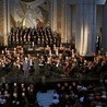 W sanktuarium św. Jana Pawła II w Krakowie Andrea Bocelli zaśpiewał dla rodzin.