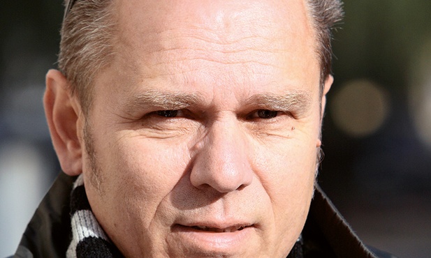 Dariusz Regucki, niezależny twórca, scenarzysta i reżyser. Komponuje również muzykę teatralną i filmową.