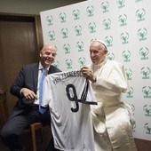 Papież do szefa FIFA: Niech pan oczyści...