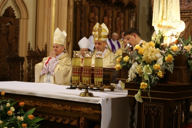 Ostatnie pożegnanie śp. ks. inf. Stanisława Dadaka w Wilamowicach