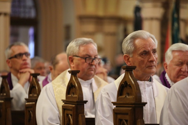 Ostatnie pożegnanie śp. ks. inf. Stanisława Dadaka w Wilamowicach